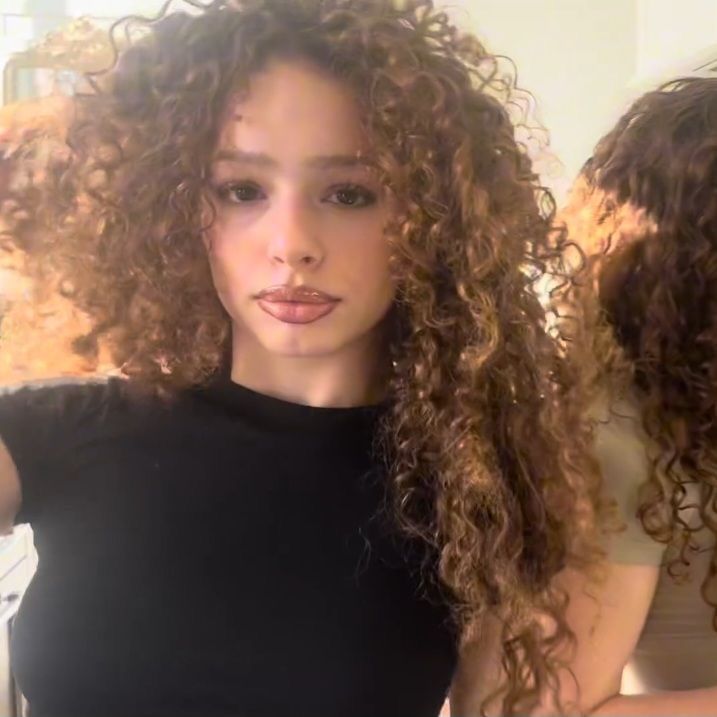 Eliana Kalogeras: Wiki, Bio, Birthday, Net Worth, Boyfriend, Height, Weight